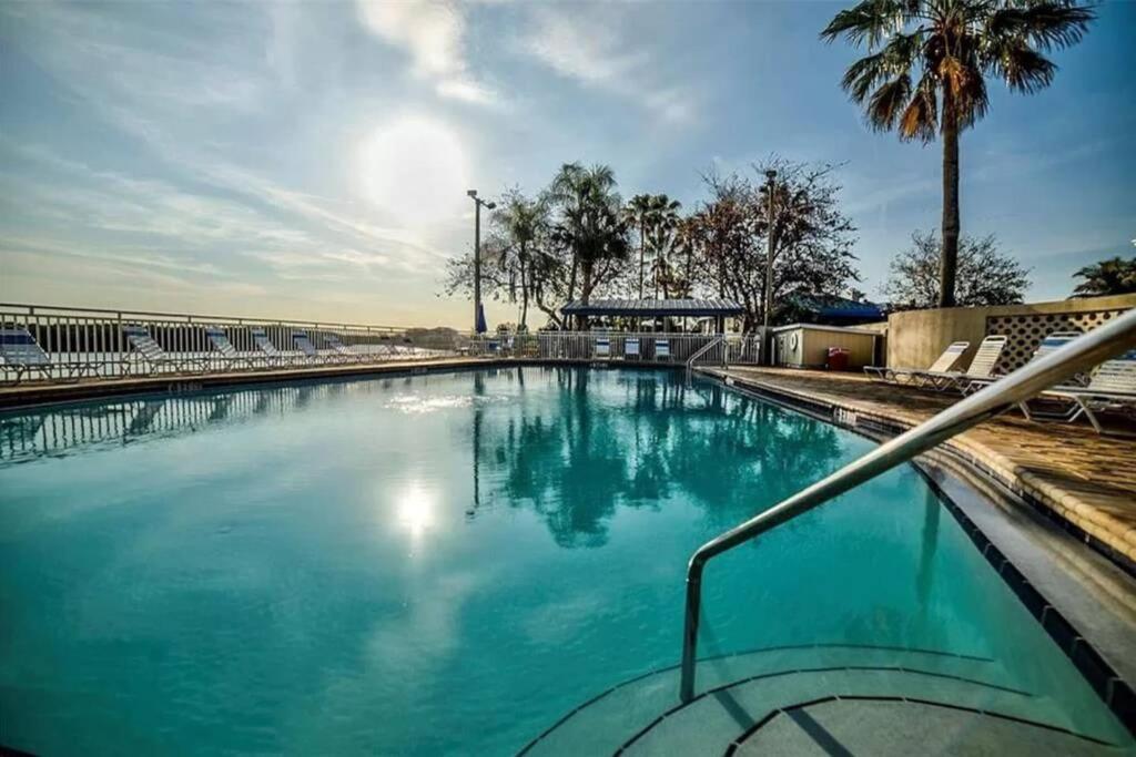 Manatee, Studio202, Beach Steps Away! Pool+Wifi Ruskin Dış mekan fotoğraf