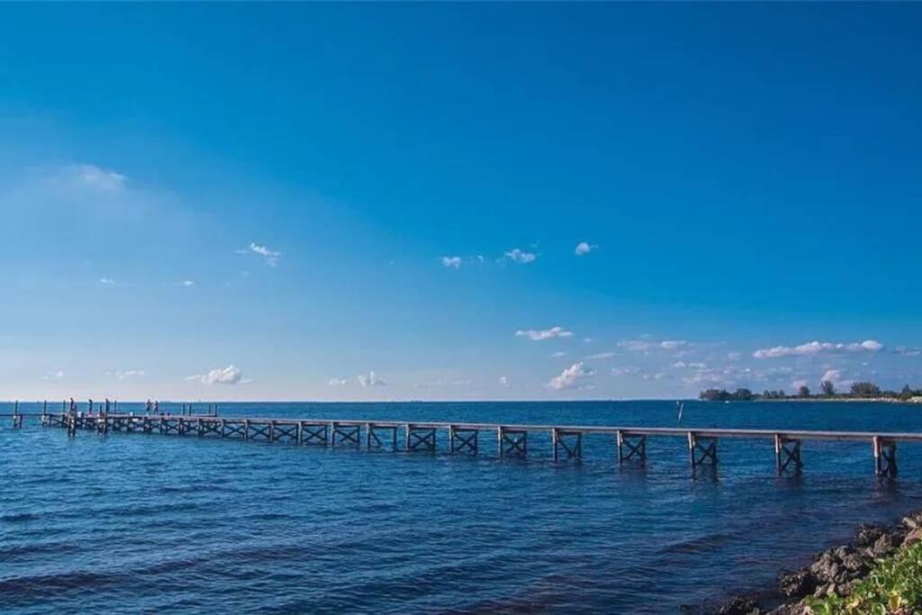 Manatee, Studio202, Beach Steps Away! Pool+Wifi Ruskin Dış mekan fotoğraf